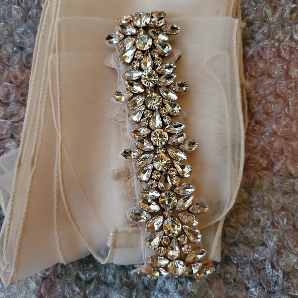 Size 4 Wedding dress, trumpet slip, head piece, veil, ribbon sequence belt. - Picture 5 of 13